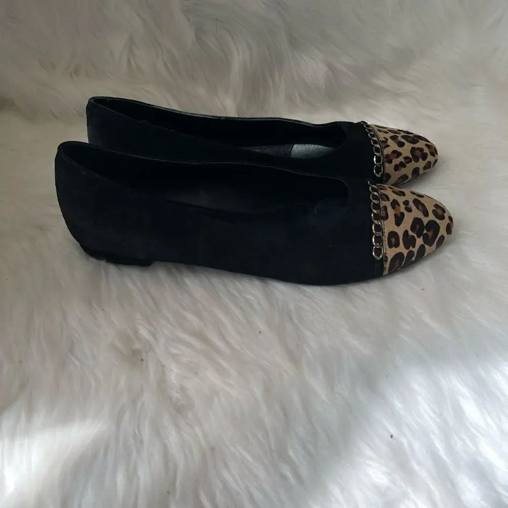 Vaneli black suede &leopard print calf hair flats with gold chain accent SZ10.5